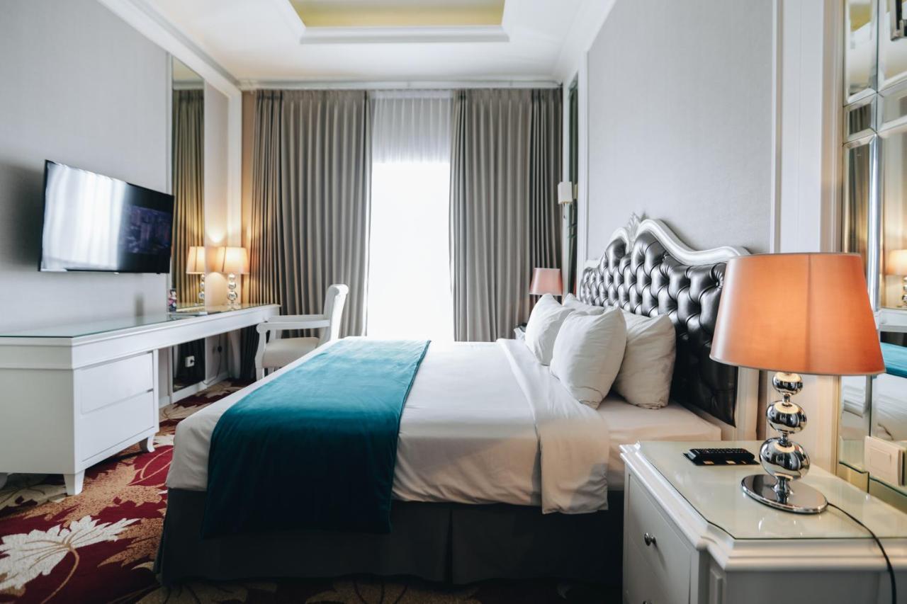 Golden Tulip Legacy Surabaya Hotel Exterior photo