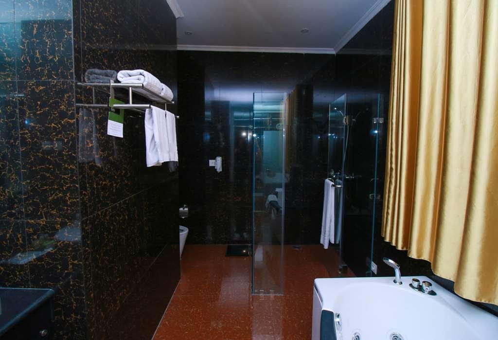 Golden Tulip Legacy Surabaya Hotel Exterior photo