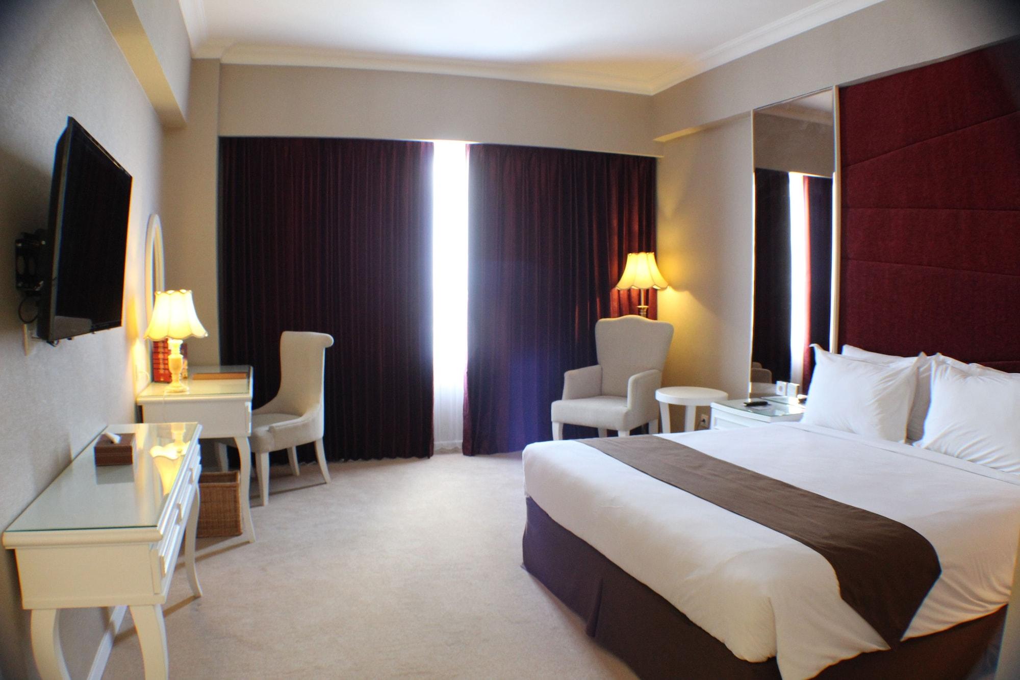 Golden Tulip Legacy Surabaya Hotel Exterior photo